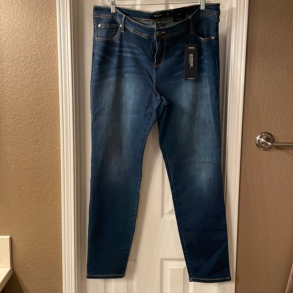 NWT Torrid jeans 22